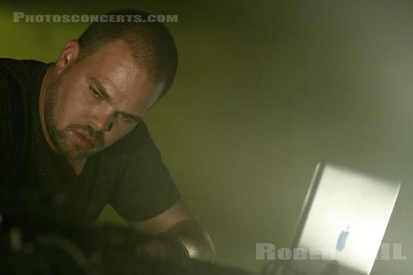 COM TRUISE - 2012-06-09 - PARIS - Nouveau Casino - 